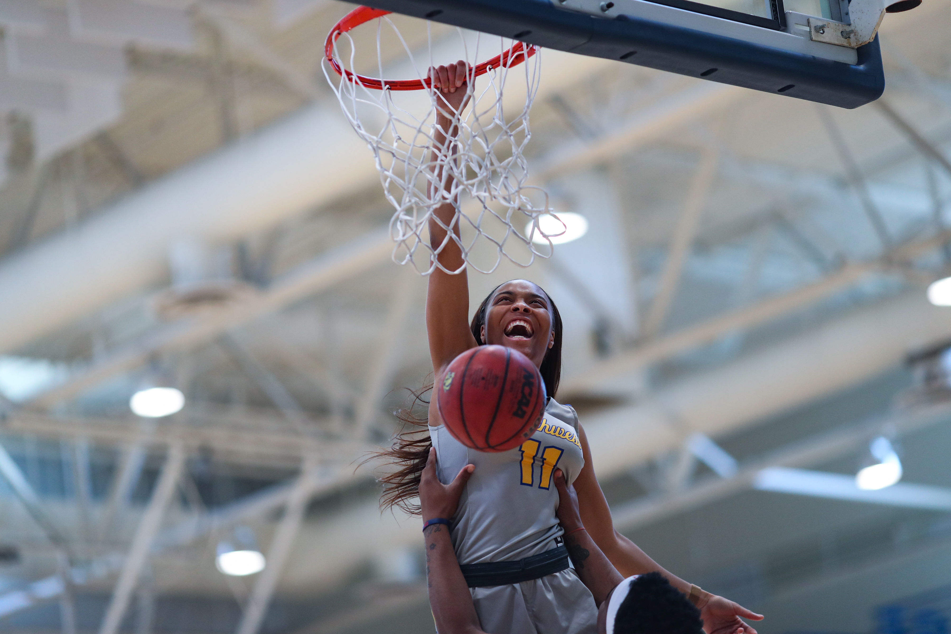 Female basketball player at Los Angeles Southwest College